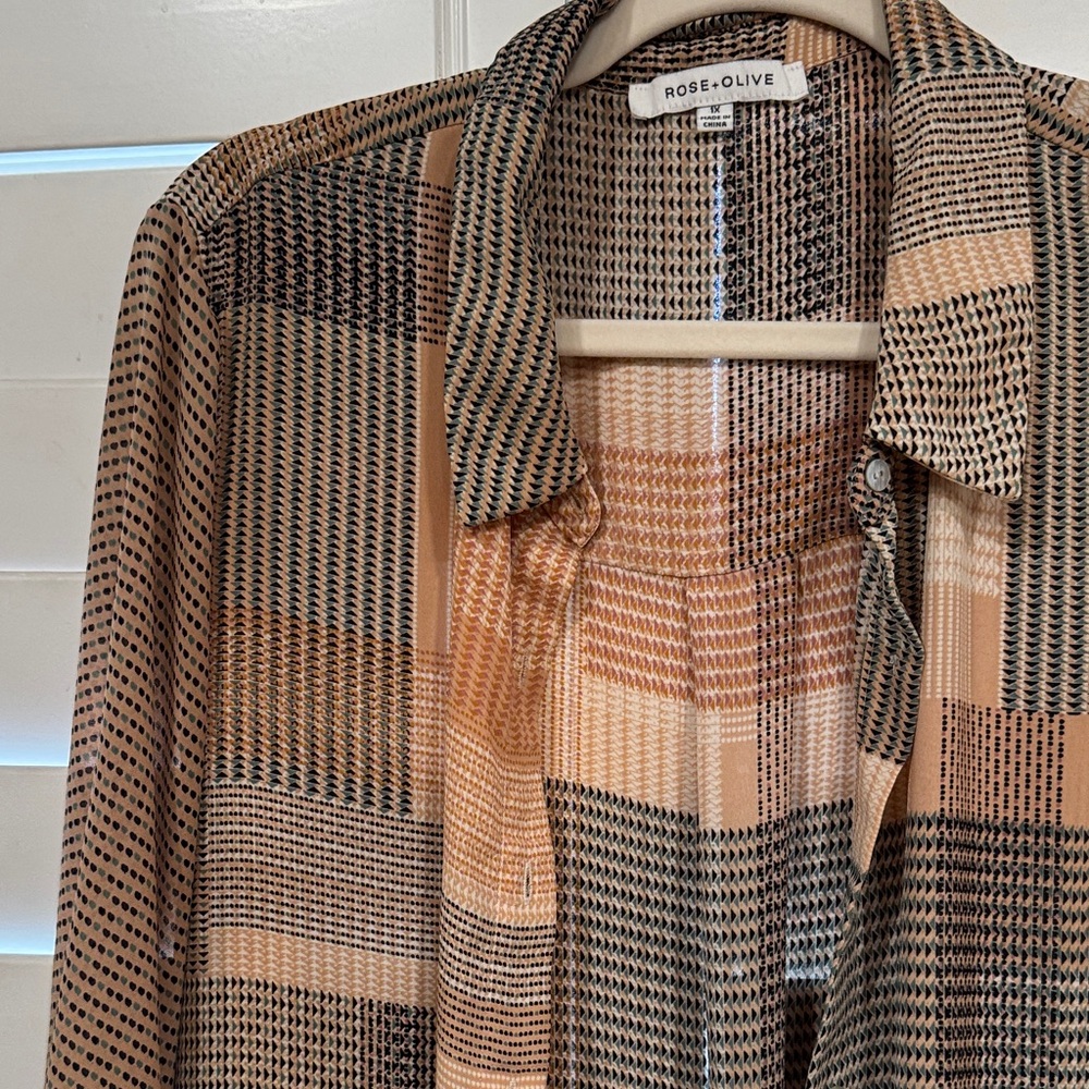 Rose & Olive Geometric Pattern Top - Picture 4 of 8